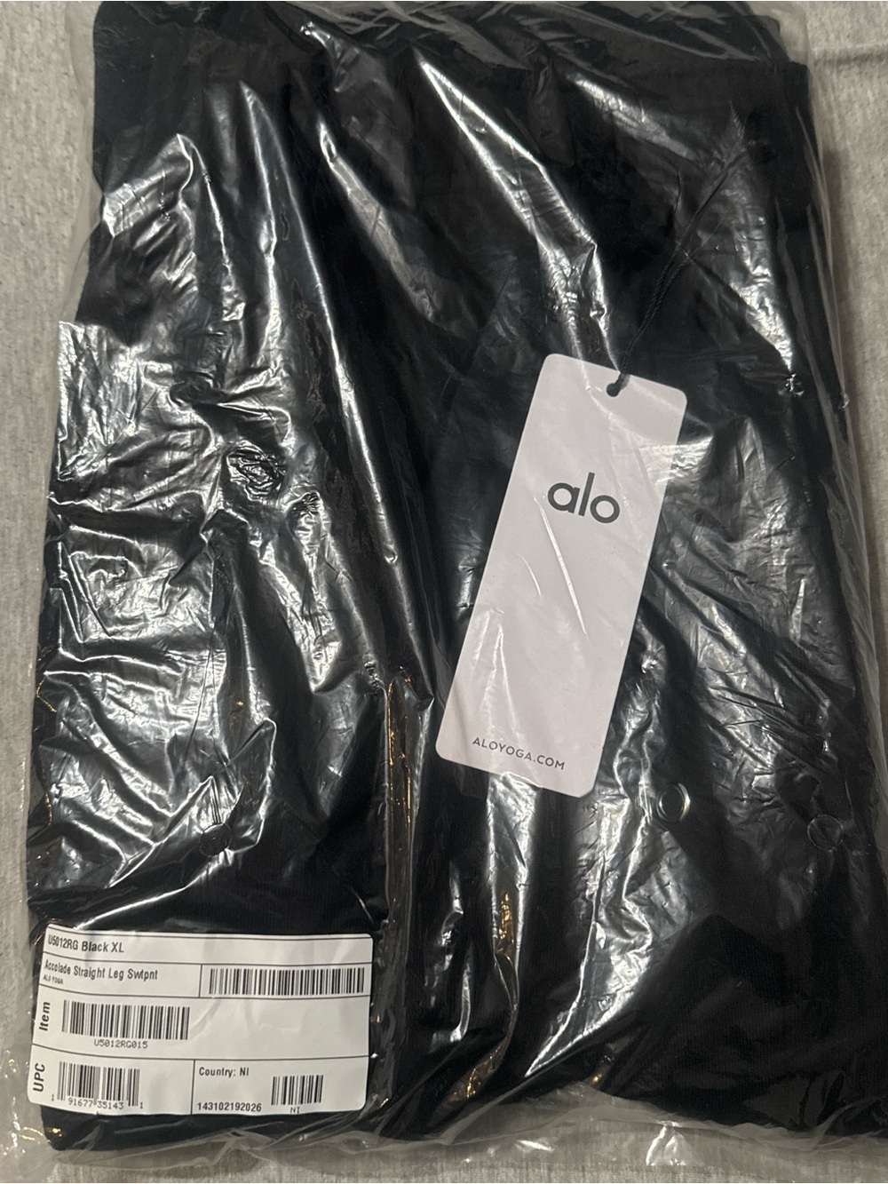 Alo Black sweatpants Brand Tag